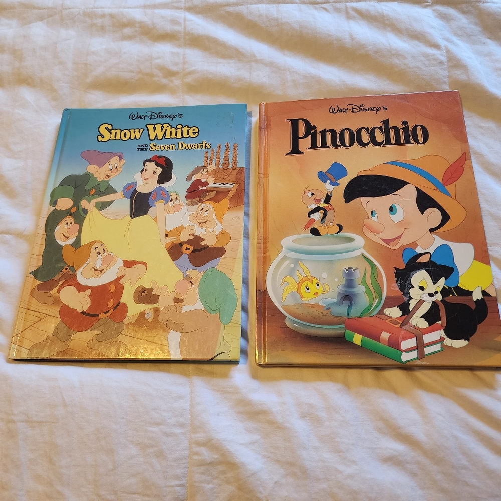 Disney Book Bundle - Picture 1 of 4